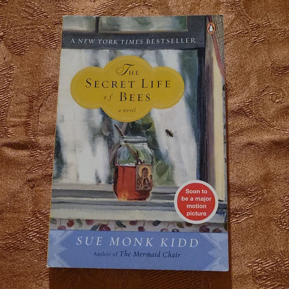 The Secret Life of Bees By Sue Monk Kidd Paperback Book